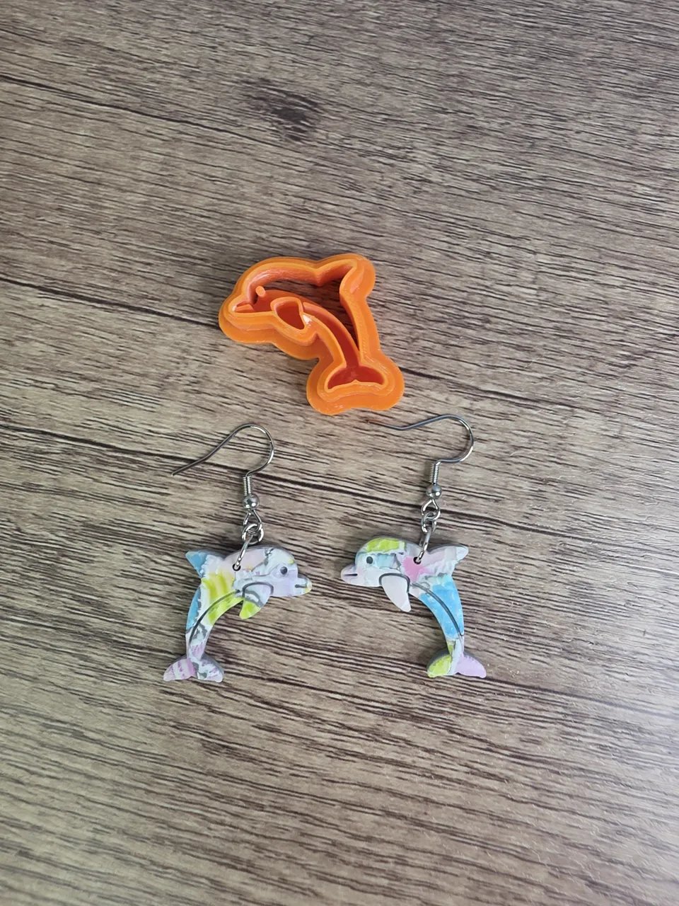 Dolphin earring cutter view 2