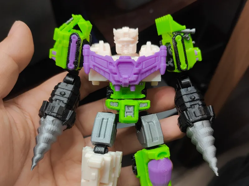 变形金刚IDW警力神（prowl-devastator）13CM，不可变形，可搭配布鲁可星辰版