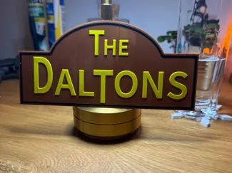 The Daltons Schild