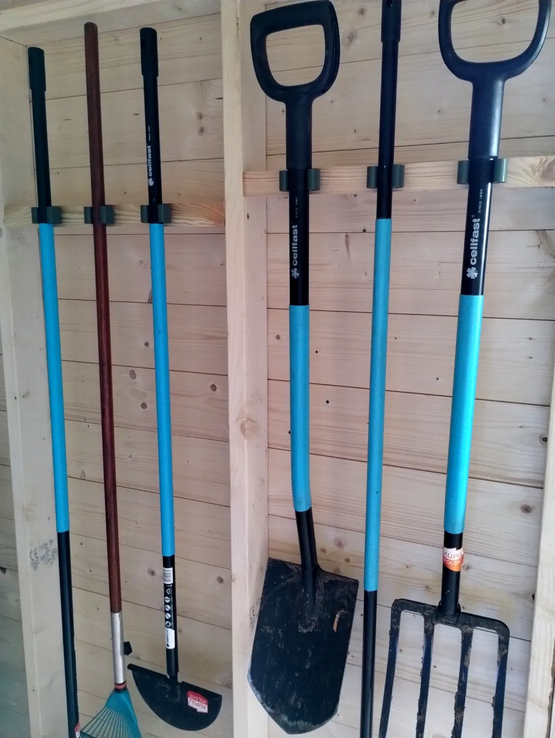 Broom stick holder, Shovel holder, Garden holder view 3
