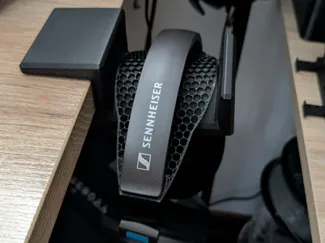HD600 modded strap desk holder
