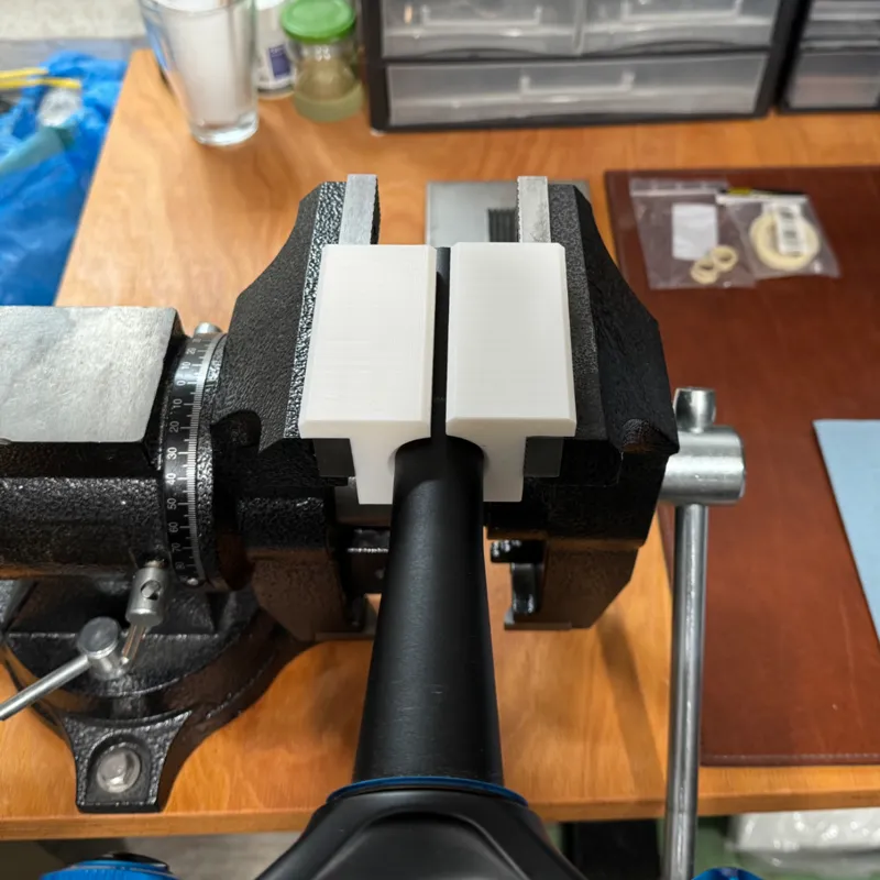 Mountainbike Fork Steerer Vise Clamp / Soft Jaws