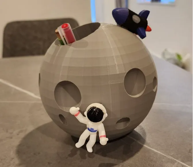 Moon Pen Holder