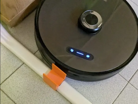 Ikea Huvudspelare Table - Cleaner Robot Wall