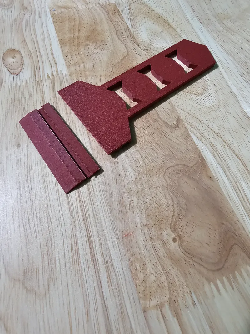 scraper handle with replaceable blade 