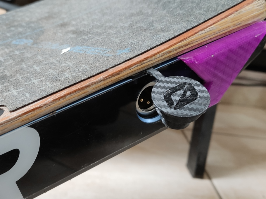 Onewheel XR Charger Plug - Tethered