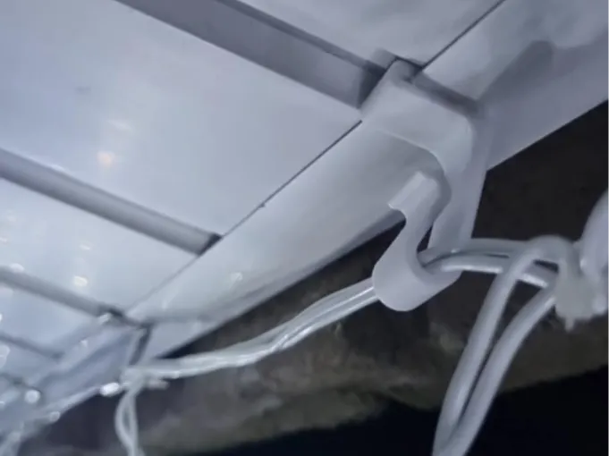 Soffit hook for light string