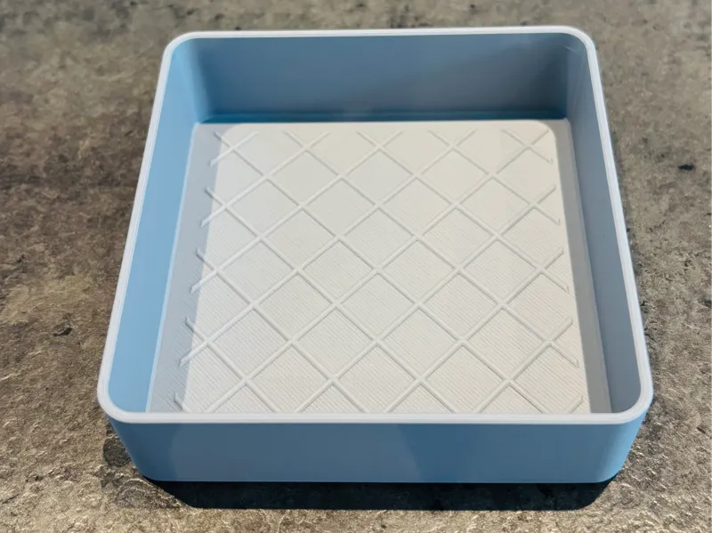 Kompakte Aufbewahrungsbox 100×100×30 mm 