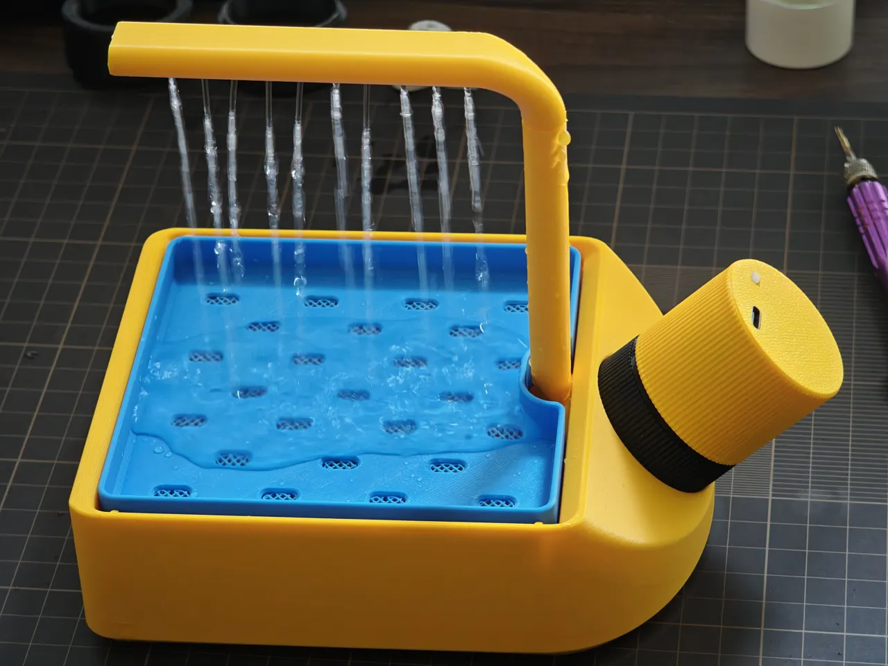 Budgie Shower Spa – Mini Bird Bath Fountain view 3