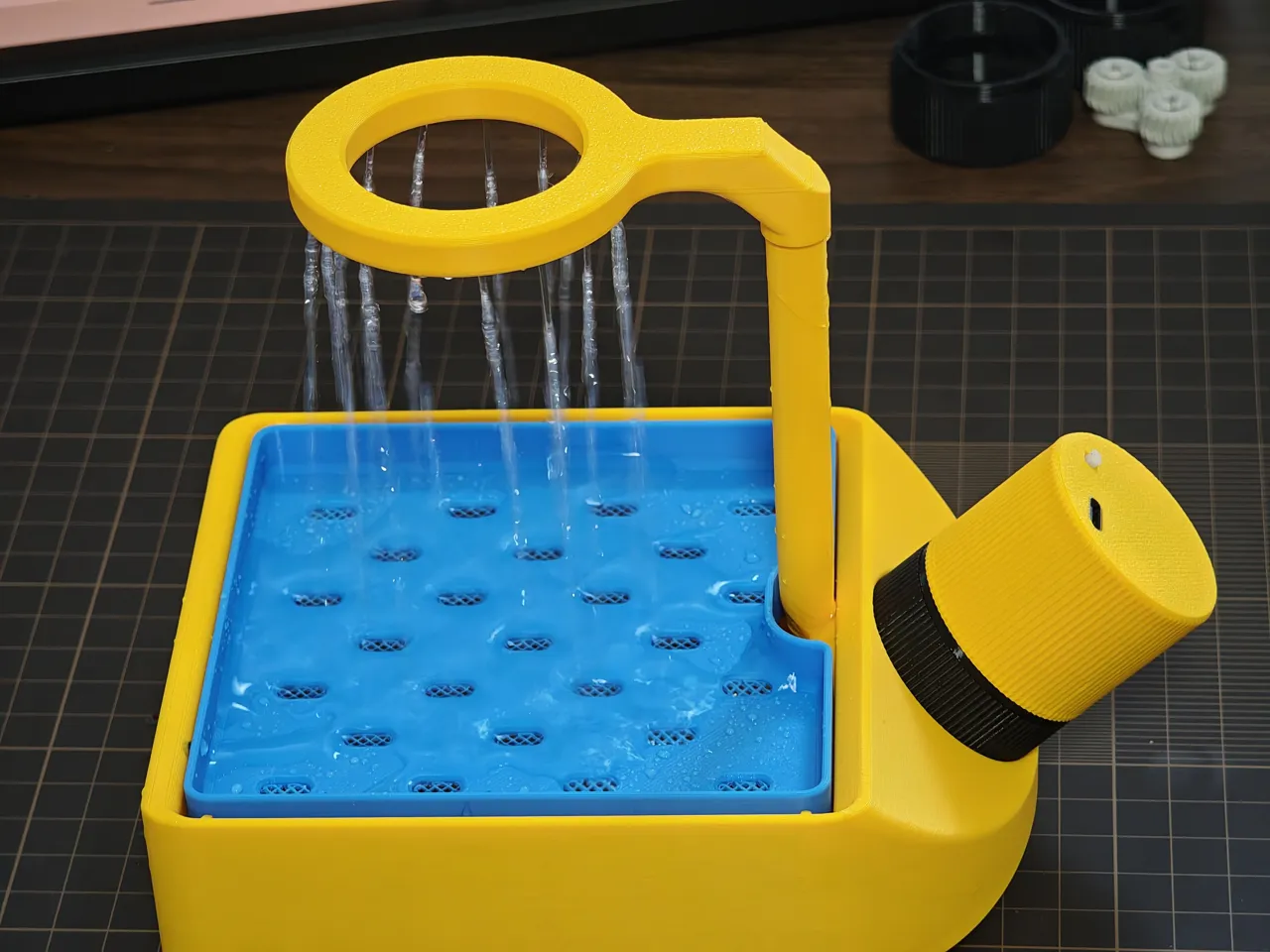 Budgie Shower Spa – Mini Bird Bath Fountain view 2