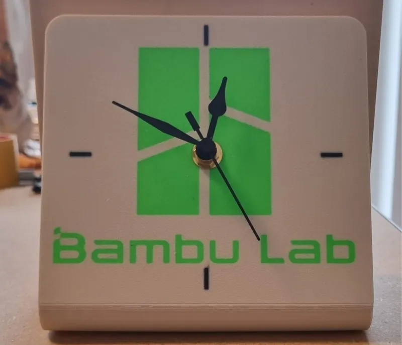 Bambulab Tisch Uhr