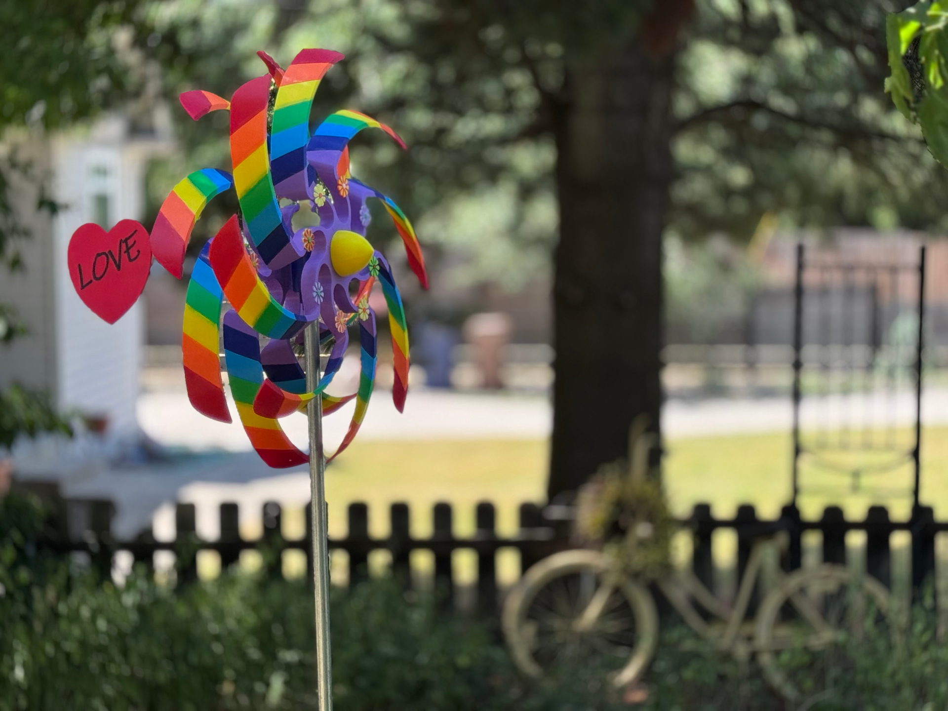 Giant 3 ft Wind Spinner w/ Self-Orienting Tail