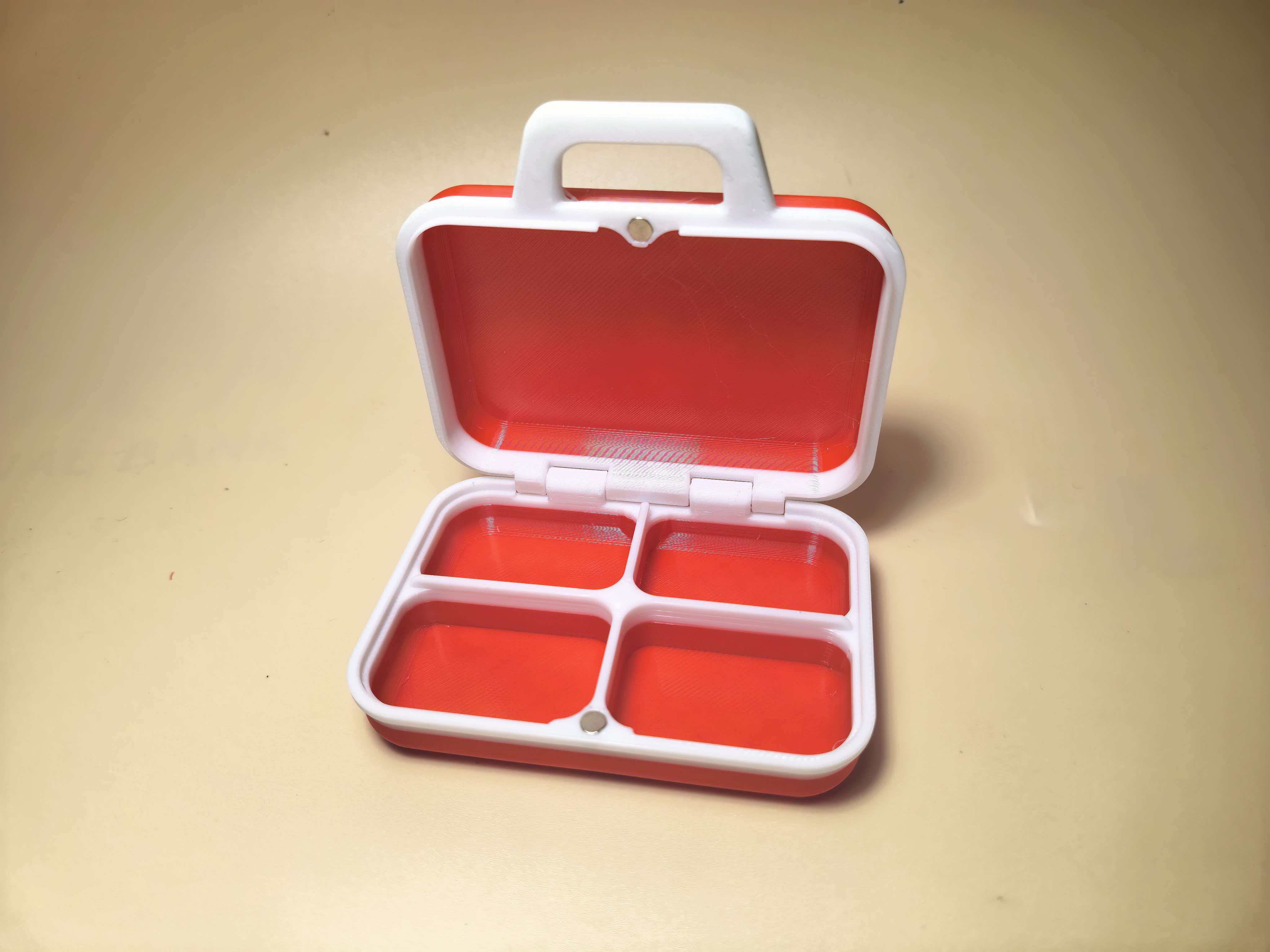Miniatura 2 do modelo 3D 逃离鸭科夫急救箱精致精致小药盒，一体打印无需组装