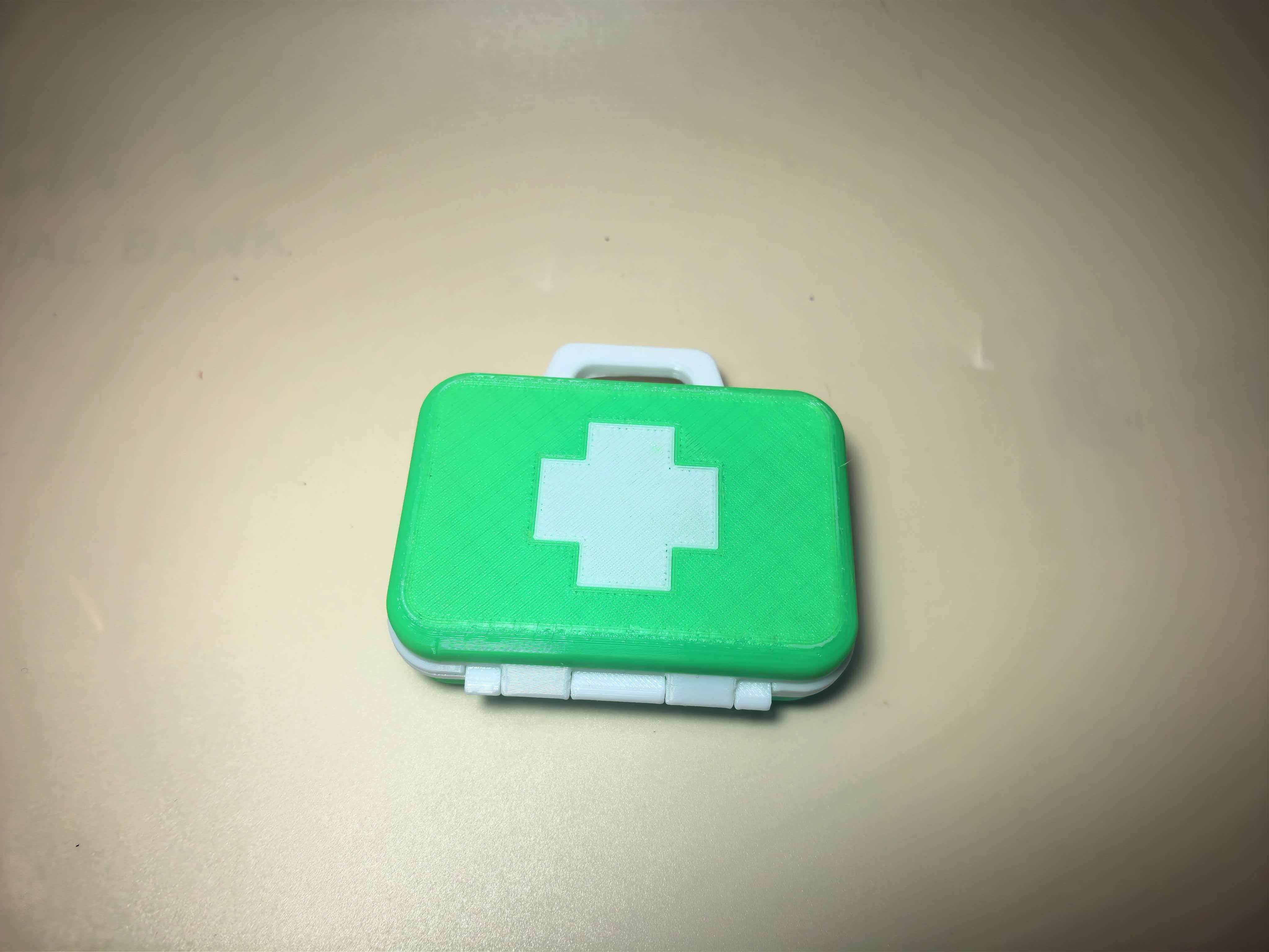 Miniatura 3 do modelo 3D 逃离鸭科夫急救箱精致精致小药盒，一体打印无需组装