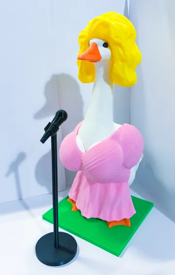 Modelo para impresión 3D: Dolly Parton Desk Goose Gear — vista de referencia 4