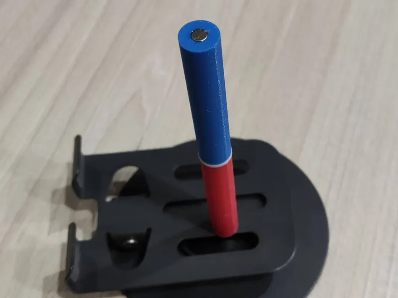 Magnetic pen