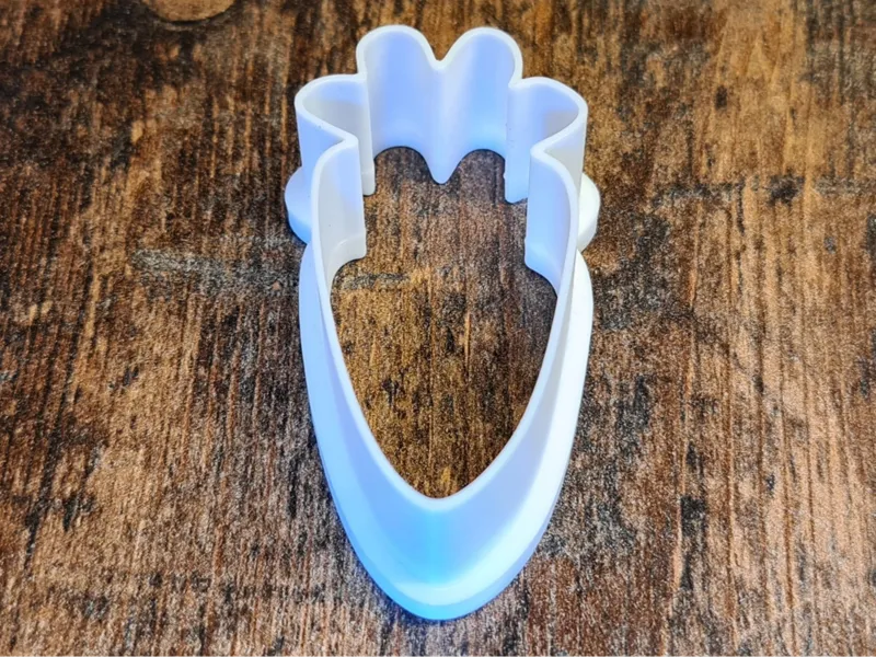 Easter: carrot cookie cutter