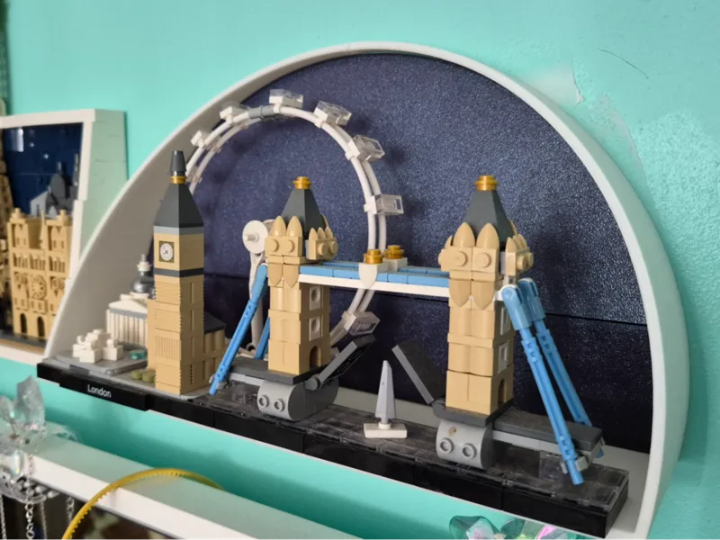 London Legos Wall Mount 