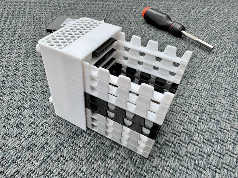 Ssd hotplug 8 drives cage/cradle