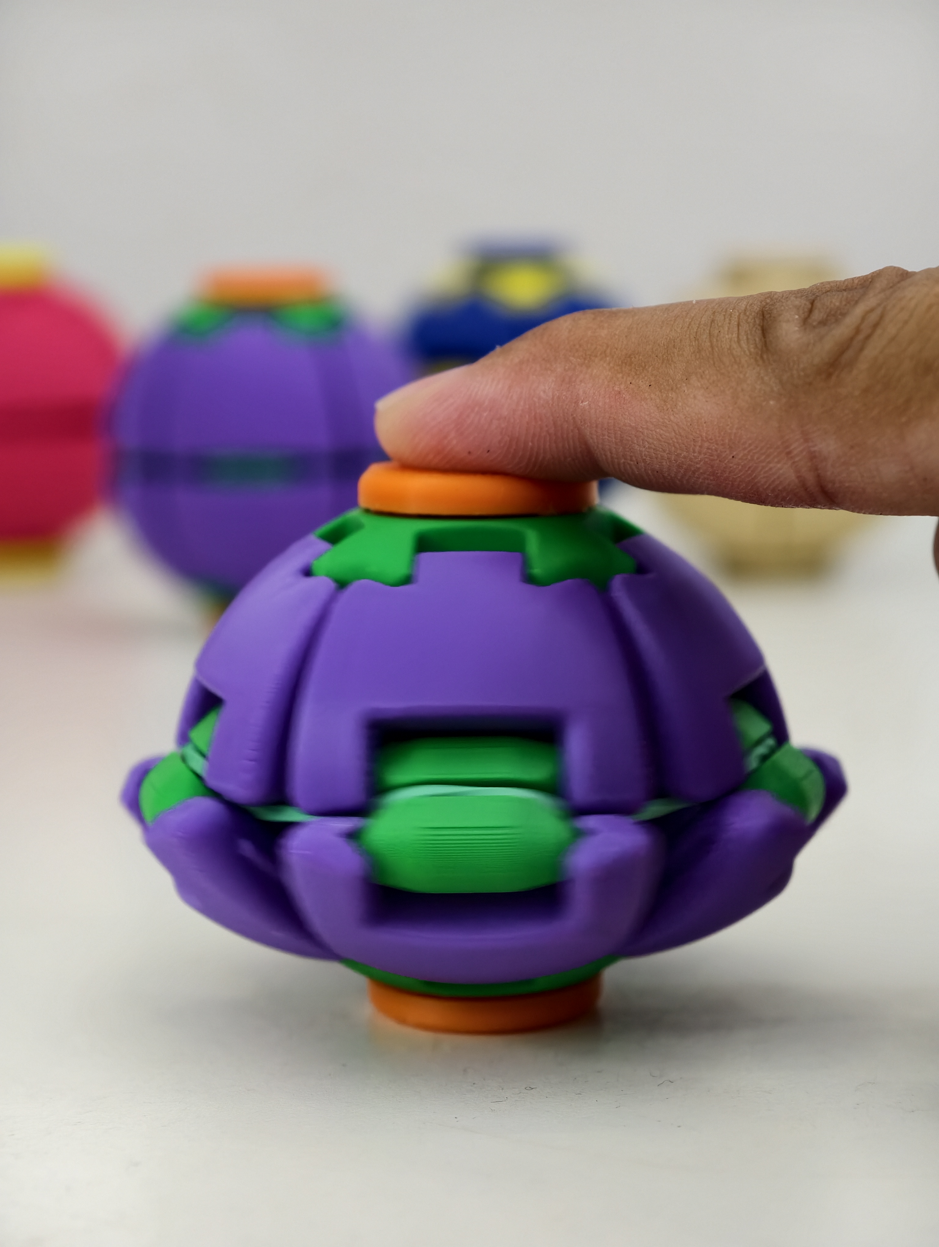 Miniatura 1 do modelo 3D HelixCore – Press-to-Spin Squishy Ball