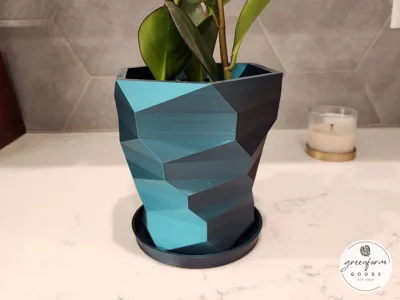 Low-Poly Twisting Planter