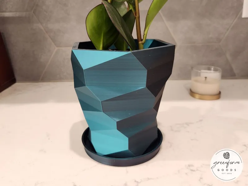 Low-Poly Twisting Planter