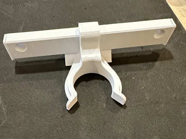 Clip de fixation pour socle de cuisine