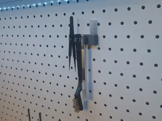 Magnetic tool holder