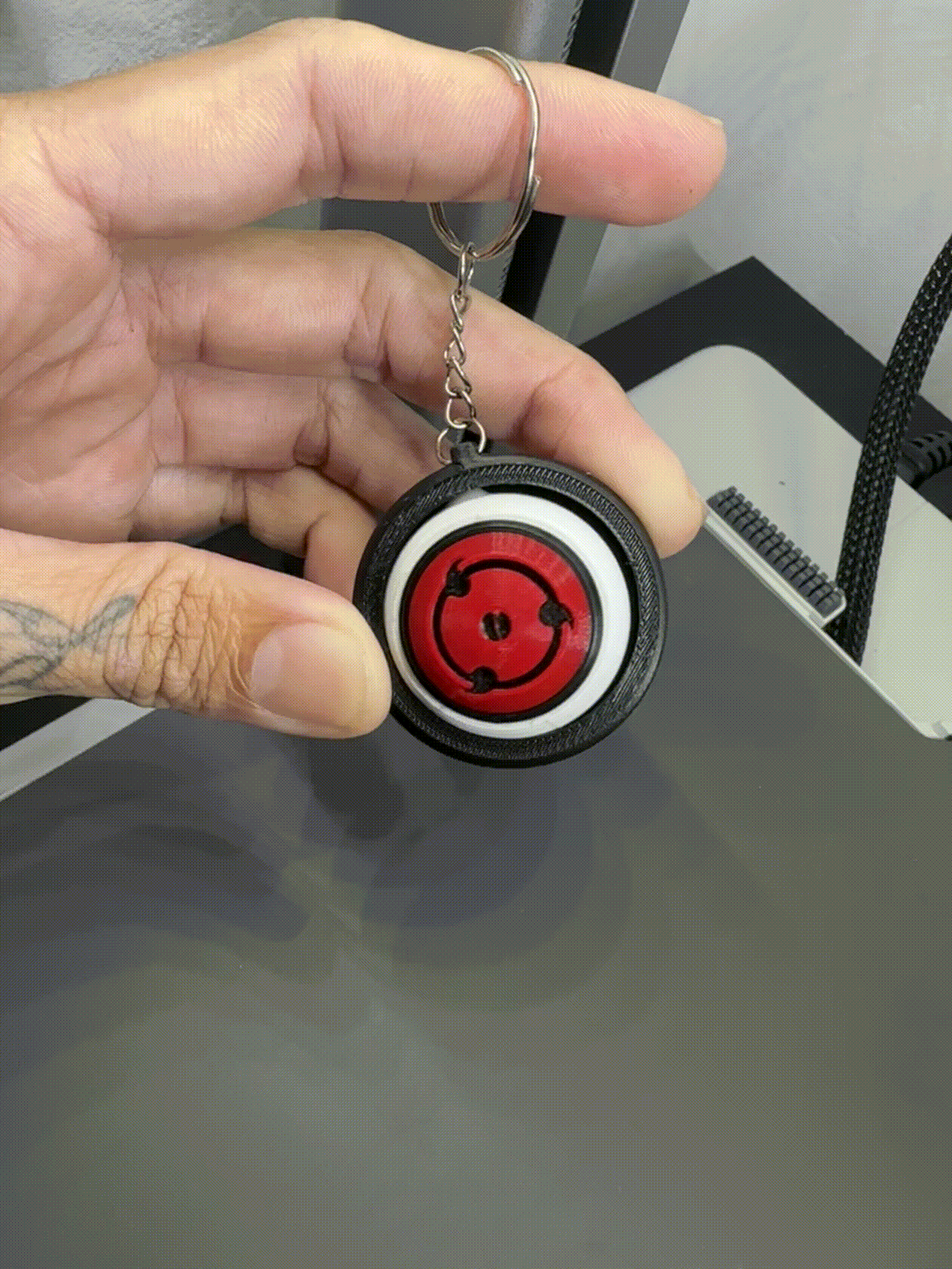 Sharingan rotating keychain