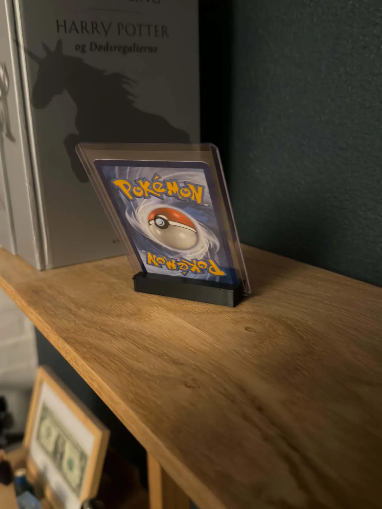 Angled Card displayer, (Pokemon, One piece, Magic) view 3