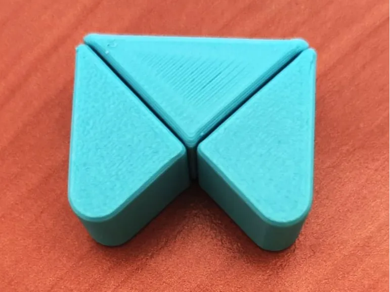 Articulated Triangle Fidget Spiner Printinplace