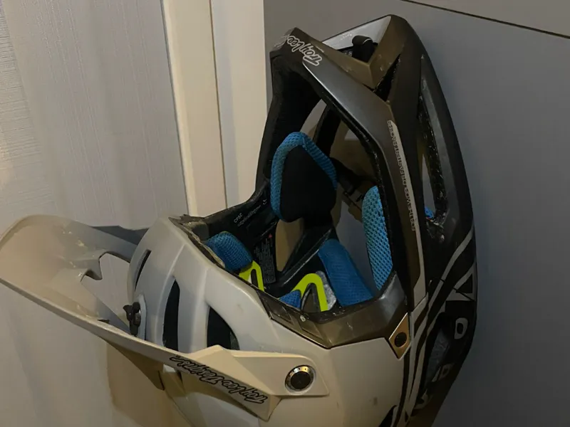 Helmet Holder