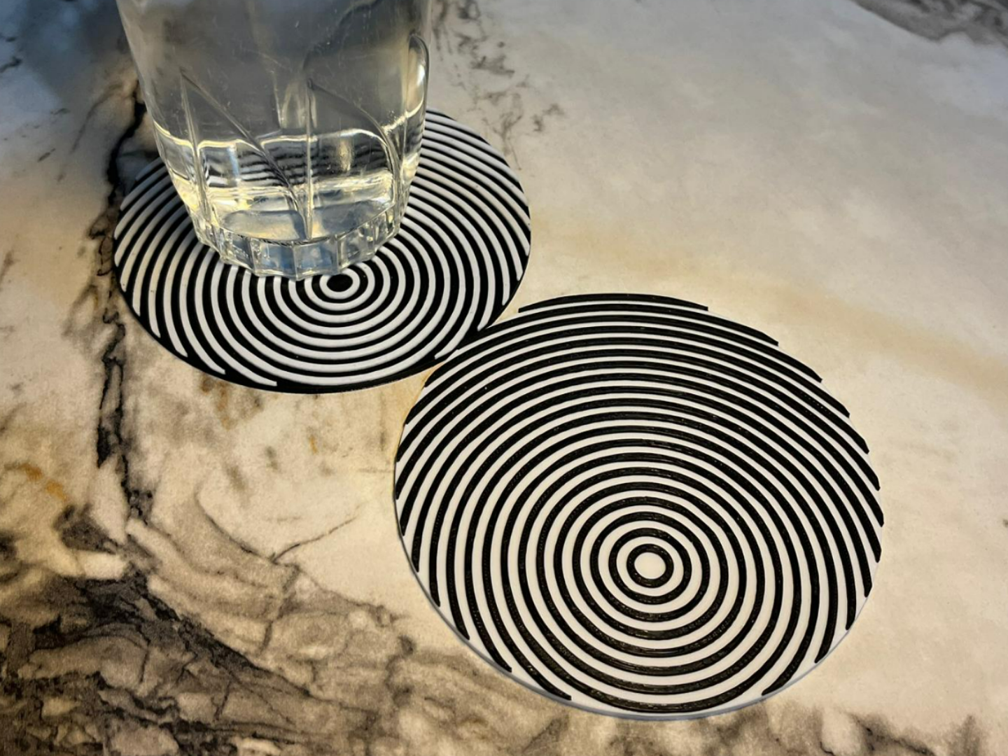 Optical Illusion Circle Coaster (Easy 2-Color)