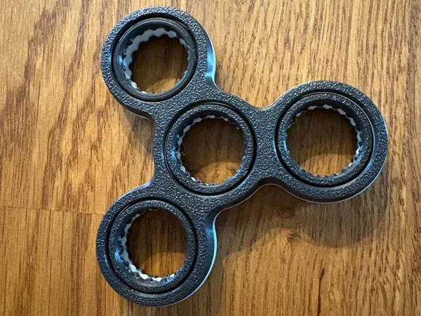 Fidget spinner triple