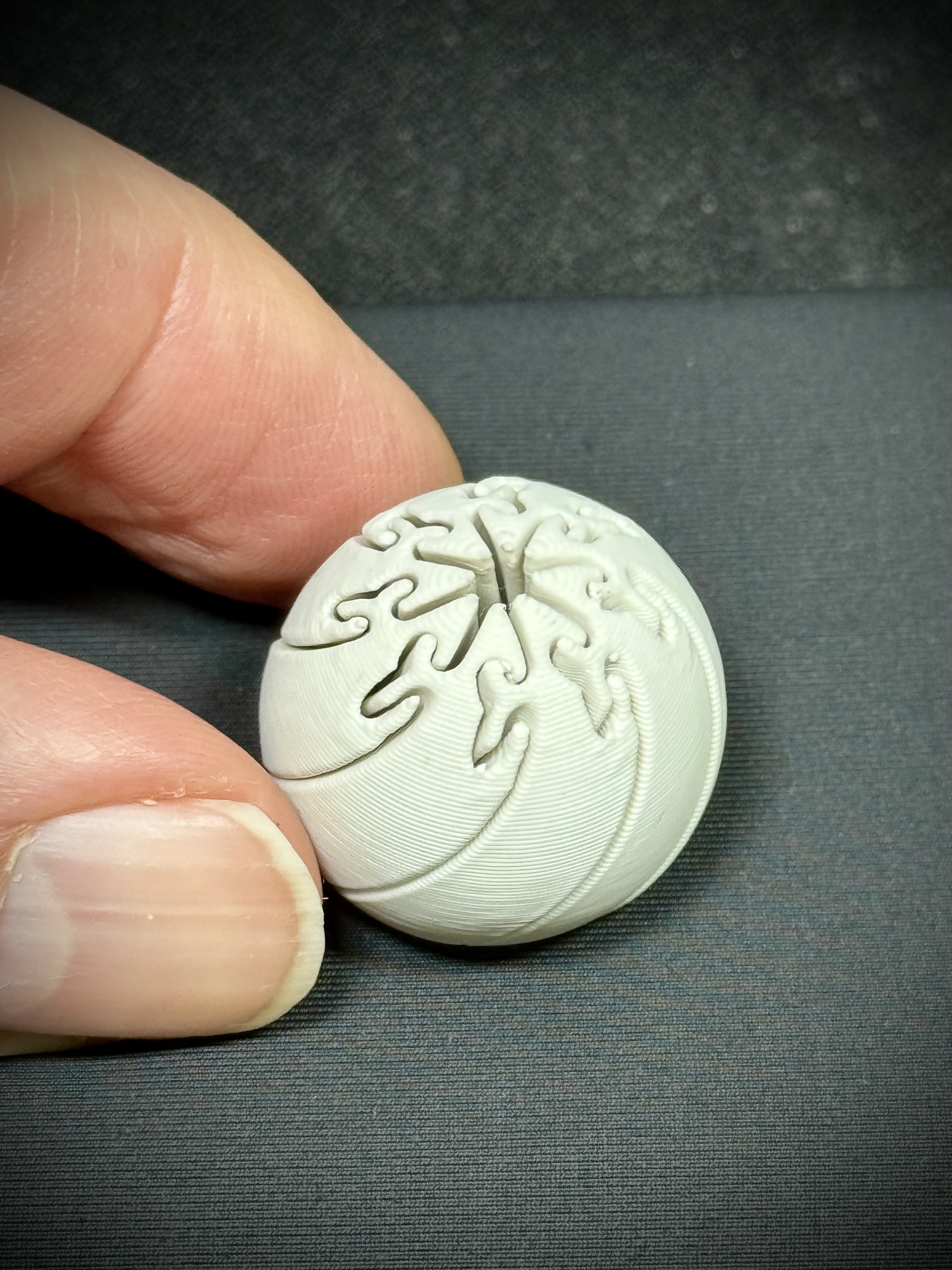 Miniatura 2 do modelo 3D The Tiny Twisty Ball
