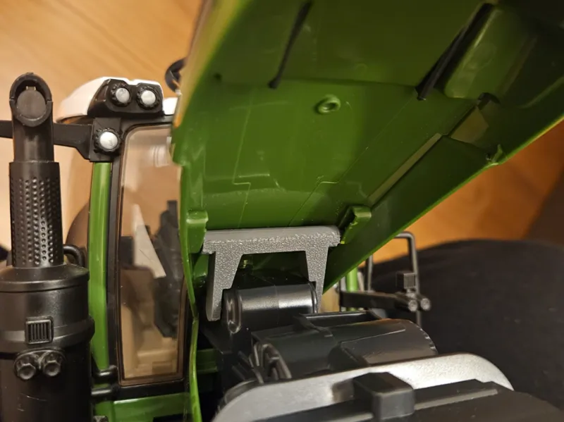 Bruder Traktor Halter Motorhaube