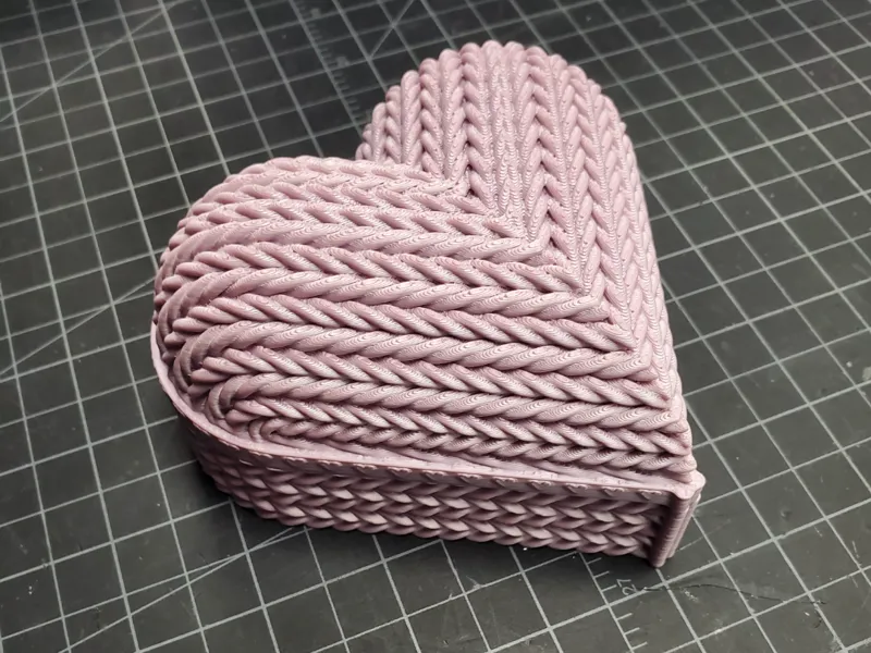 Knitted heart box