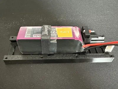 Adjustable lipo battery tray