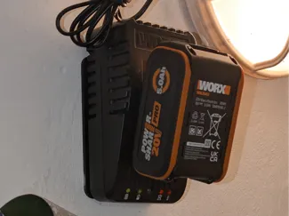 Wandhalter für Worx WA3880 Ladegerät