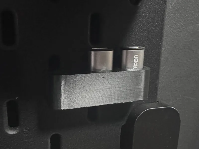 Skadis Fonken magnetic charging adapter holder