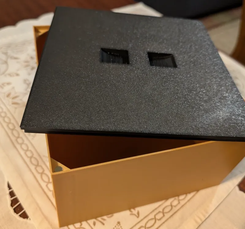 Box 172x172x100mm with Magnetic Lid 5x3mm