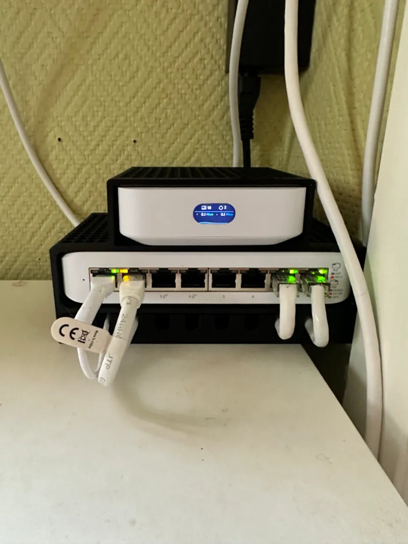 UniFi Switch Lite 8 POE & Unifi Express mini rack