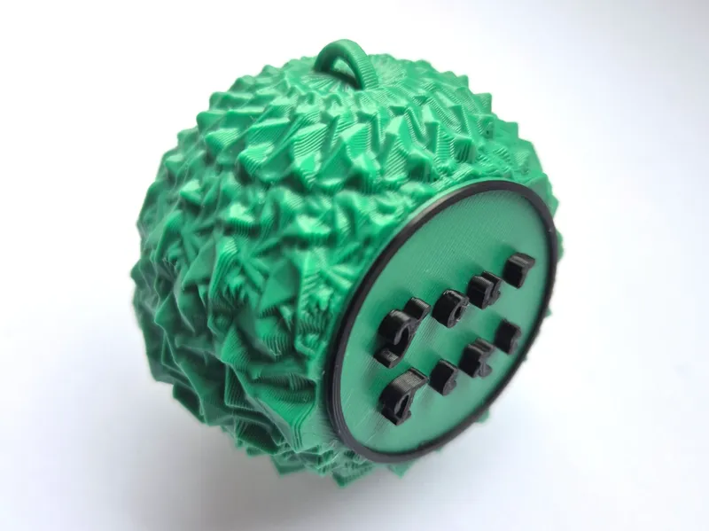 Customizable Christmas tree ornament