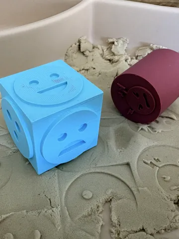 Modelo para impresión 3D: Emotion Cube Stamp - 6-Sided Face Stamp for Sand — vista de referencia 2