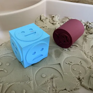 Modelo para impresión 3D: Emotion Cube Stamp - 6-Sided Face Stamp for Sand — vista de referencia 5
