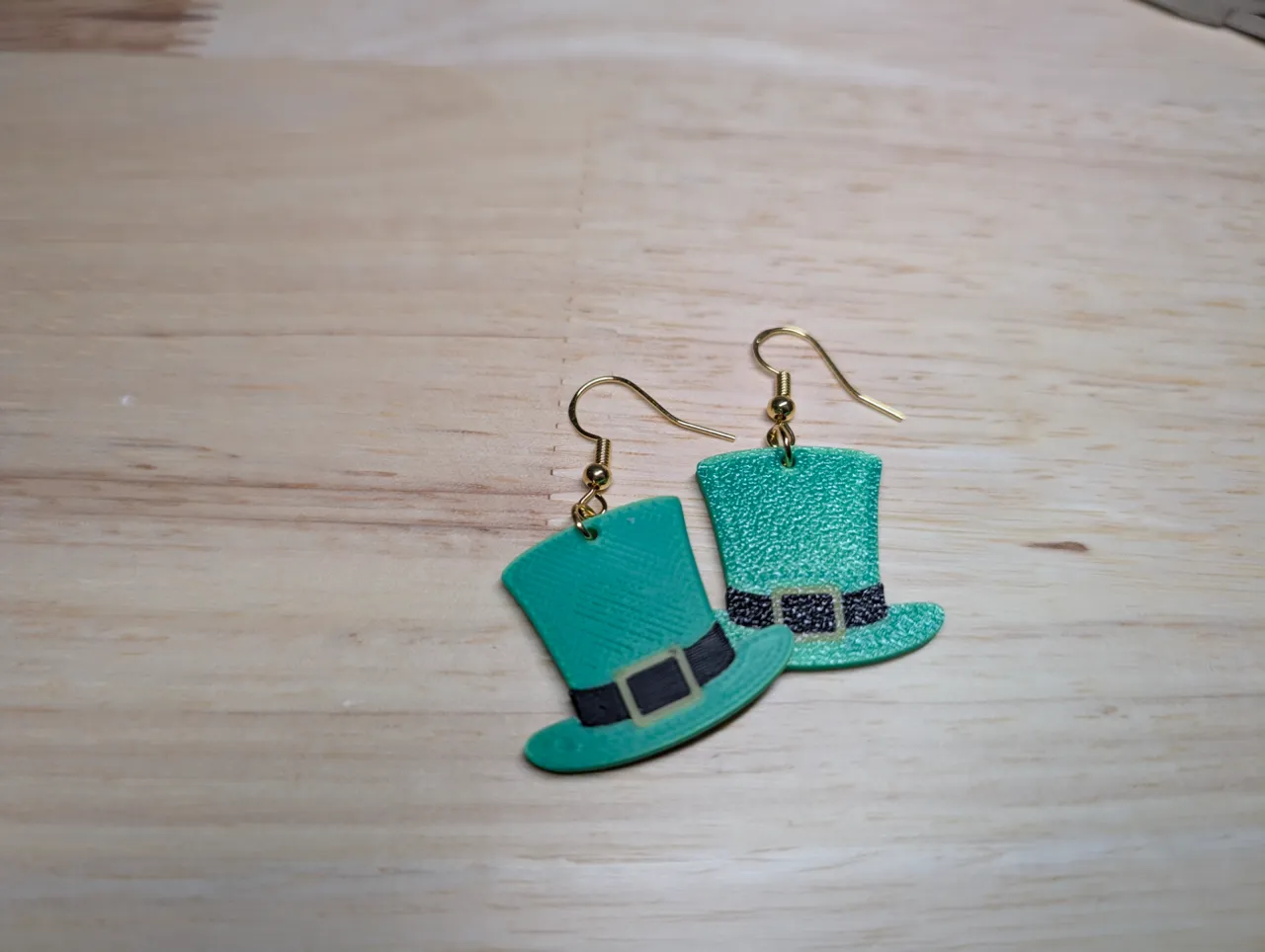 Leprechaun Hat Earrings view 4