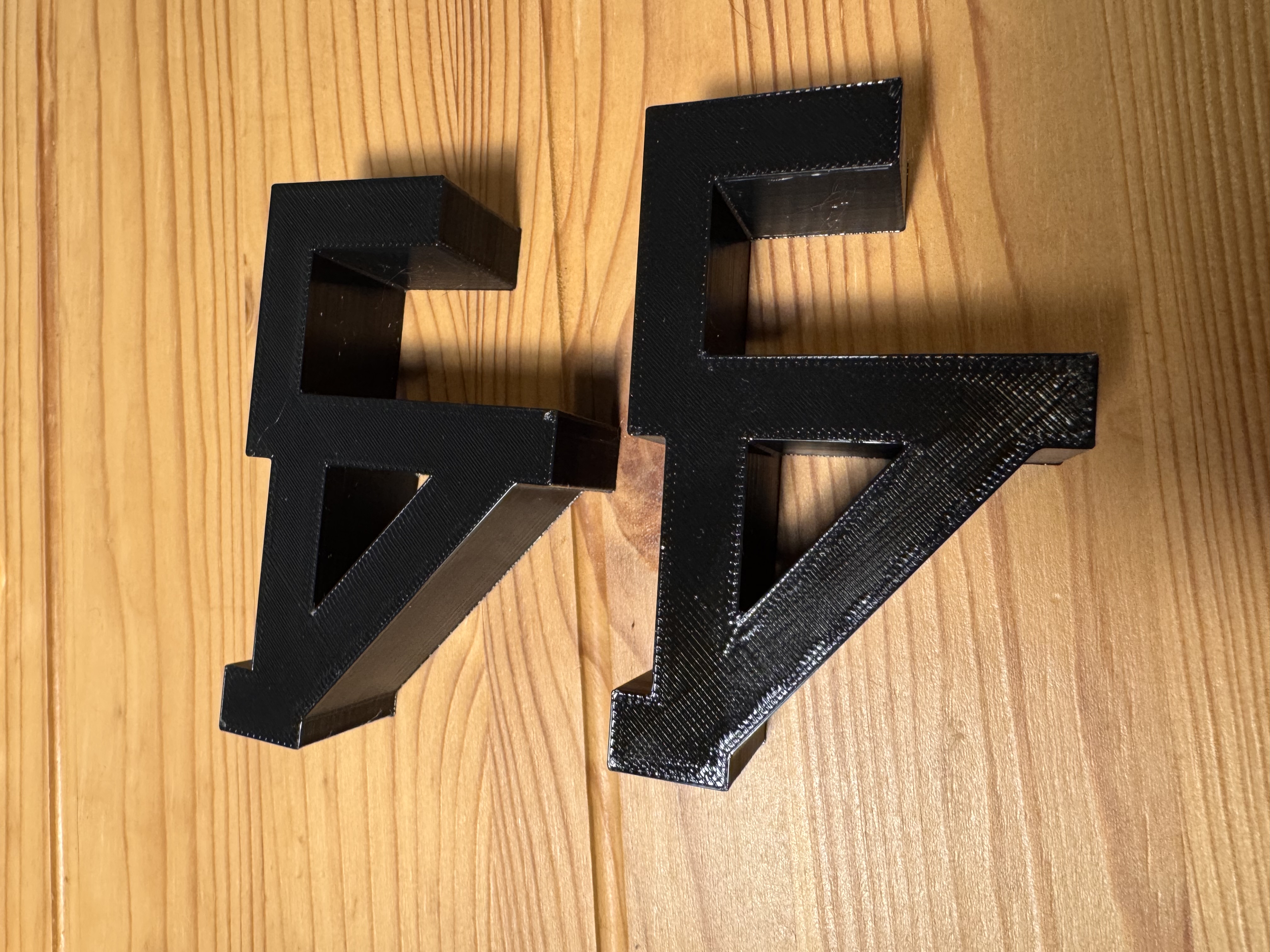 Miniatura 2 do modelo 3D Bee Frame holder