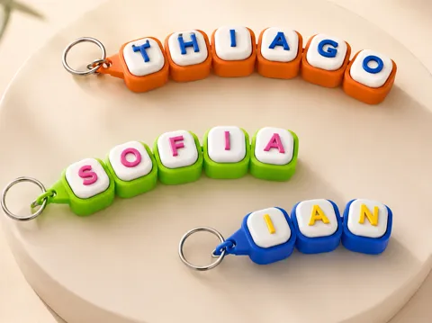 Llavero: Personalizable Flexi Keychain Clicker With Name — referencia de MakerWorld