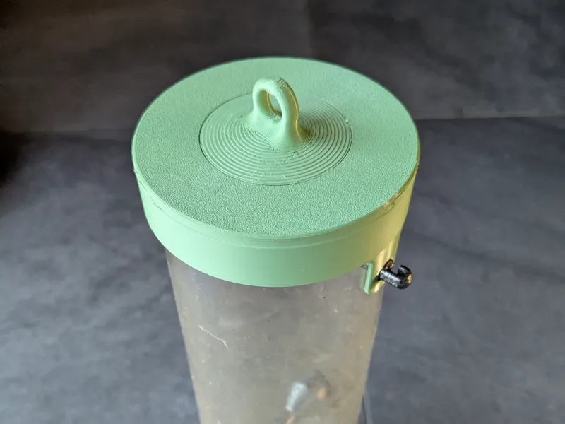 Top cover for bird feeder