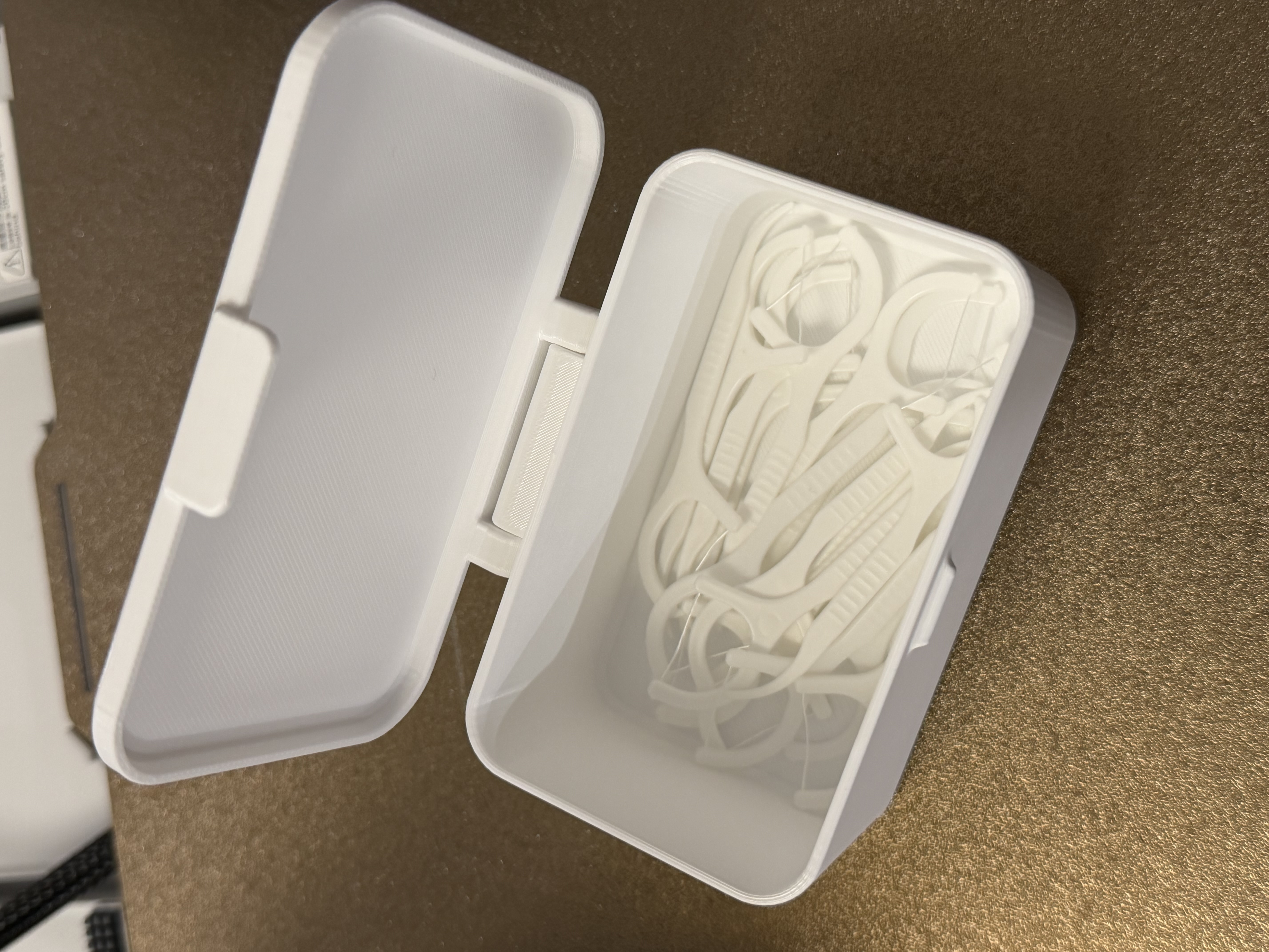 Miniatura 2 do modelo 3D 翻盖收纳盒 盖子可直立